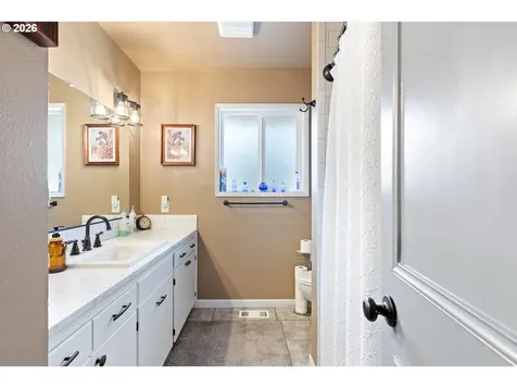 2025 NW Delridge Avenue Roseburg OR 97471