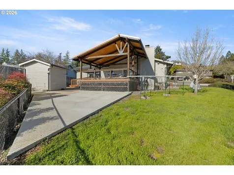 2025 NW Delridge Avenue Roseburg OR 97471
