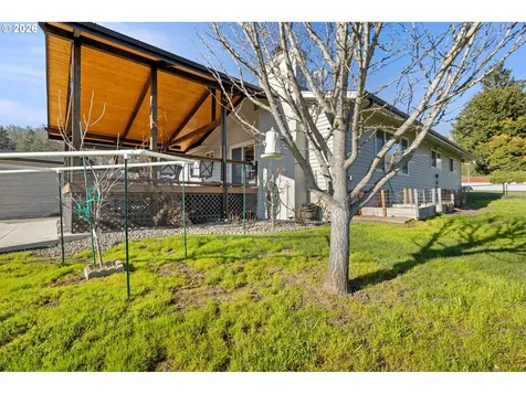 2025 NW Delridge Avenue Roseburg OR 97471