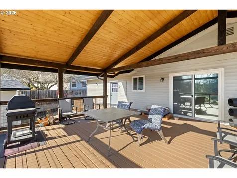 2025 NW Delridge Avenue Roseburg OR 97471