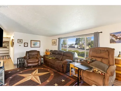 2025 NW Delridge Avenue Roseburg OR 97471
