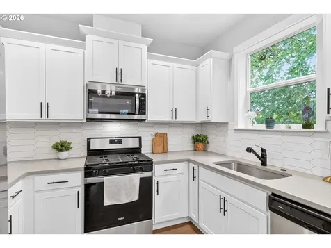 1521 S Camille Place Newberg OR 97132