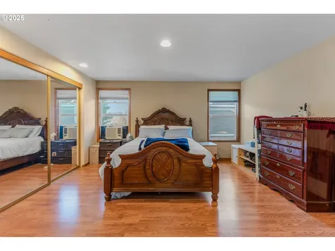 15713 NE 6th Circle Vancouver WA 98684