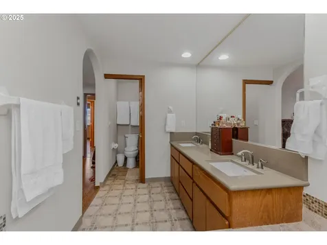 15713 NE 6th Circle Vancouver WA 98684