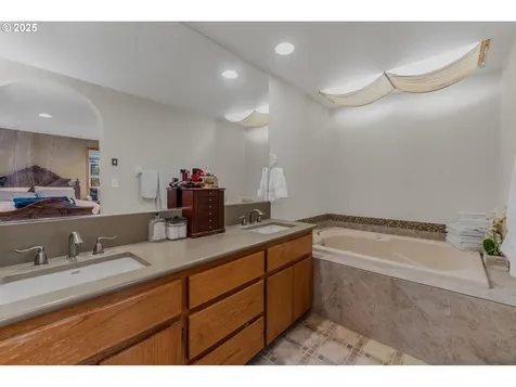 15713 NE 6th Circle Vancouver WA 98684