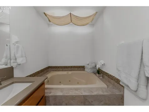 15713 NE 6th Circle Vancouver WA 98684