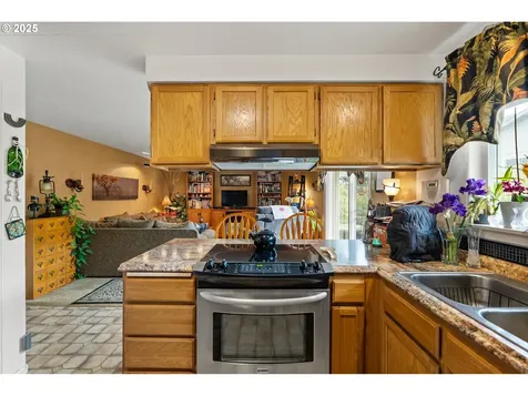 382 S 70th Place Springfield OR 97478