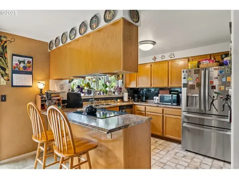 382 S 70th Place Springfield OR 97478