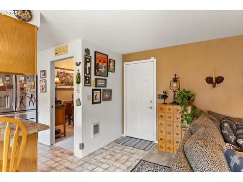 382 S 70th Place Springfield OR 97478