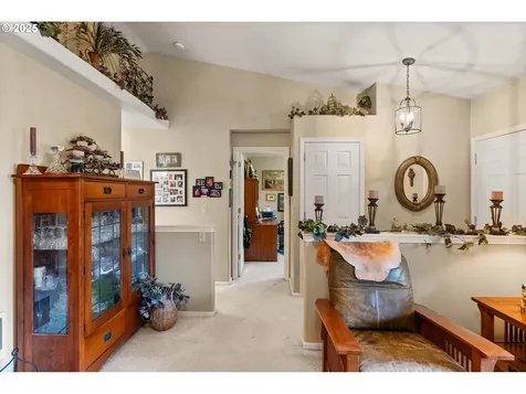 382 S 70th Place Springfield OR 97478