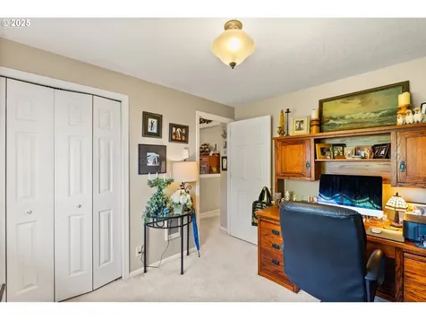 382 S 70th Place Springfield OR 97478