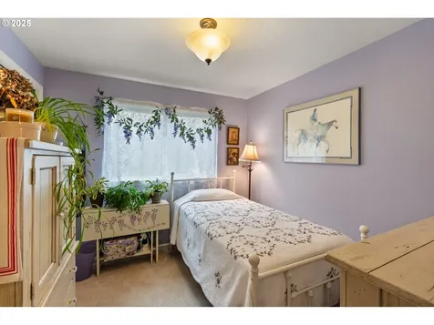382 S 70th Place Springfield OR 97478
