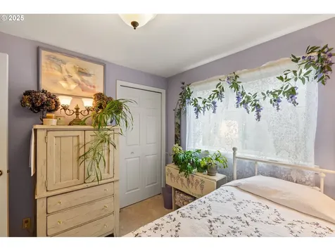 382 S 70th Place Springfield OR 97478