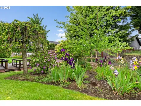 382 S 70th Place Springfield OR 97478