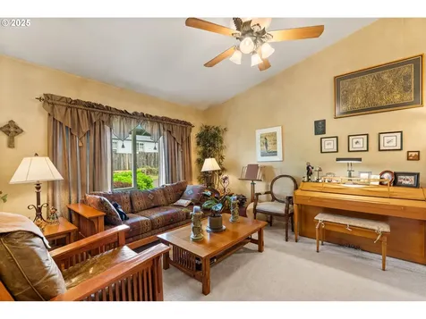 382 S 70th Place Springfield OR 97478