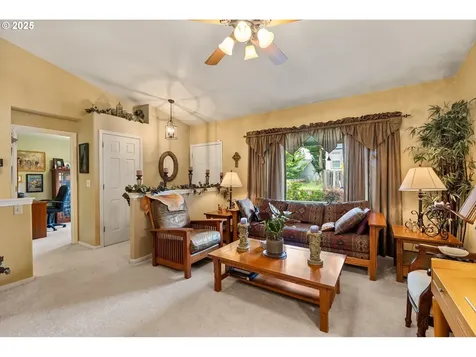 382 S 70th Place Springfield OR 97478