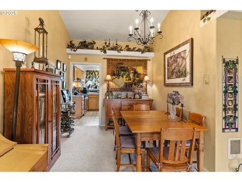 382 S 70th Place Springfield OR 97478