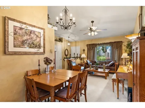 382 S 70th Place Springfield OR 97478