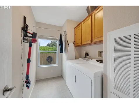 2105 9th Street Tillamook OR 97141