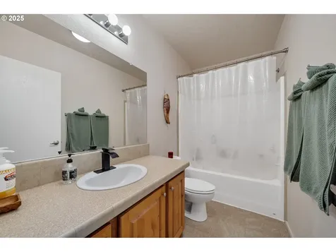 2105 9th Street Tillamook OR 97141