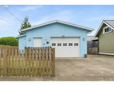 2105 9th Street Tillamook OR 97141