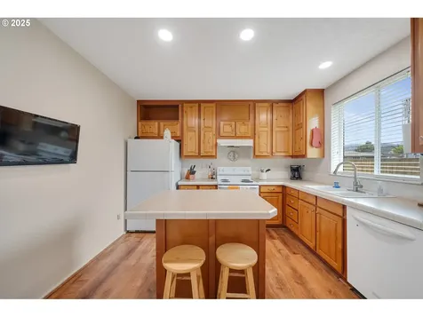 2105 9th Street Tillamook OR 97141