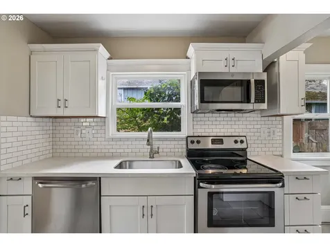8124 SE Ash Street Portland OR 97215