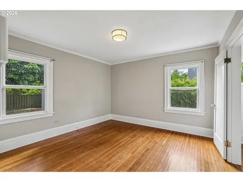 8124 SE Ash Street Portland OR 97215