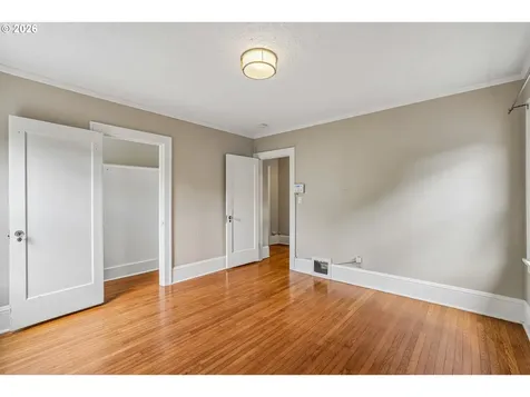 8124 SE Ash Street Portland OR 97215