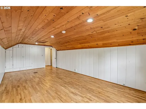 8124 SE Ash Street Portland OR 97215
