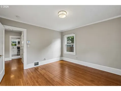 8124 SE Ash Street Portland OR 97215