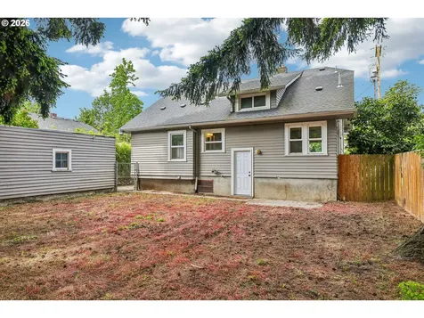 8124 SE Ash Street Portland OR 97215