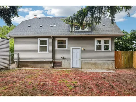 8124 SE Ash Street Portland OR 97215