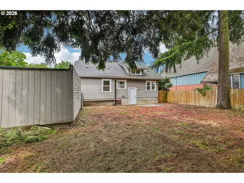 8124 SE Ash Street Portland OR 97215