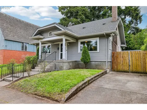 8124 SE Ash Street Portland OR 97215