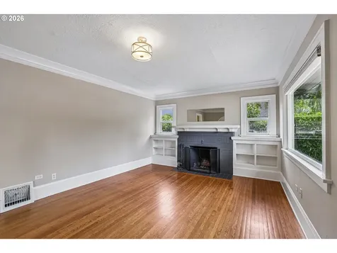 8124 SE Ash Street Portland OR 97215
