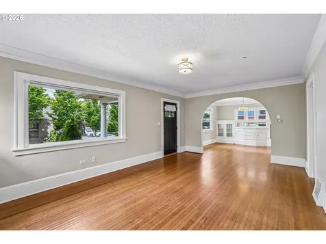 8124 SE Ash Street Portland OR 97215