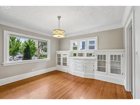 8124 SE Ash Street Portland OR 97215