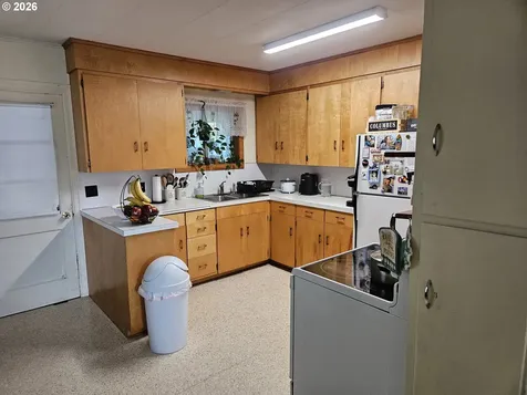 2238 Marion Street North Bend OR 97459