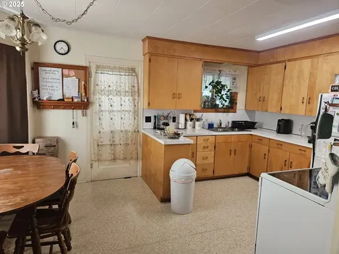 2238 Marion Street North Bend OR 97459