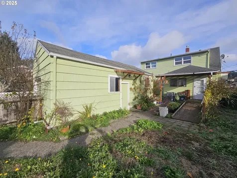 2238 Marion Street North Bend OR 97459