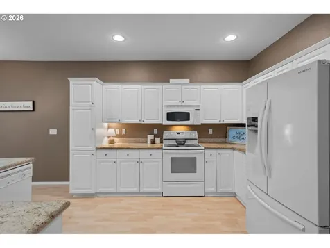 5624 J Street Washougal WA 98671
