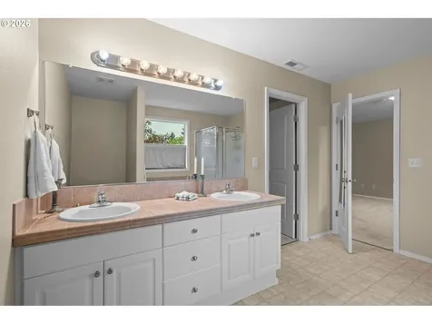 5624 J Street Washougal WA 98671