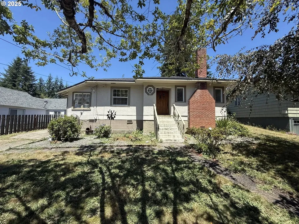 698 S 1st Avenue Coquille OR 97423