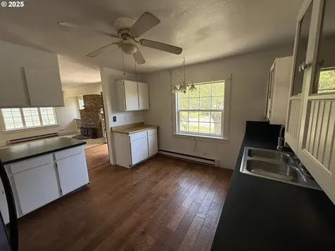 698 S 1st Avenue Coquille OR 97423