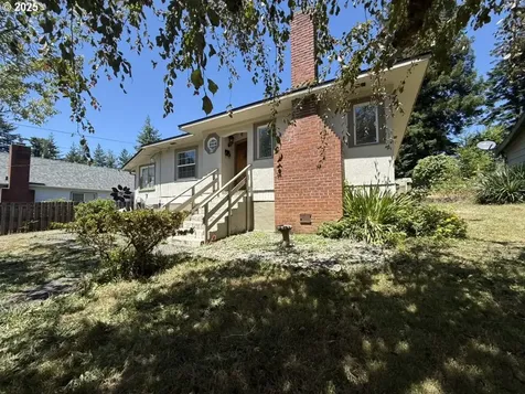 698 S 1st Avenue Coquille OR 97423