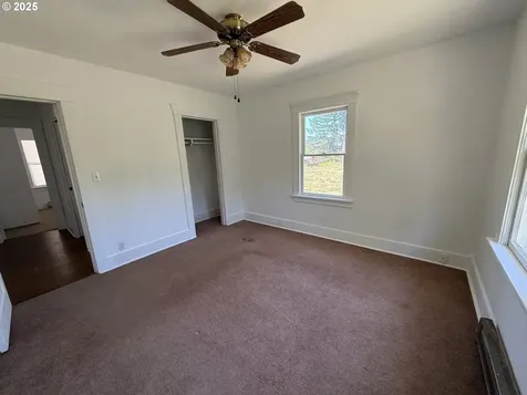 698 S 1st Avenue Coquille OR 97423