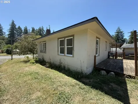 698 S 1st Avenue Coquille OR 97423