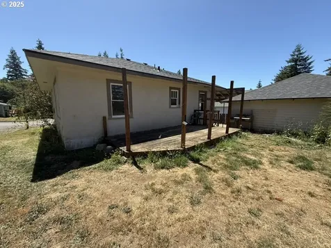 698 S 1st Avenue Coquille OR 97423