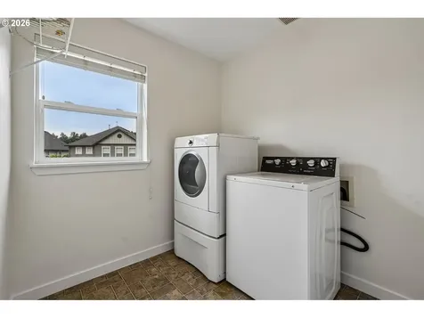 1020 NW 1st Avenue Canby OR 97013